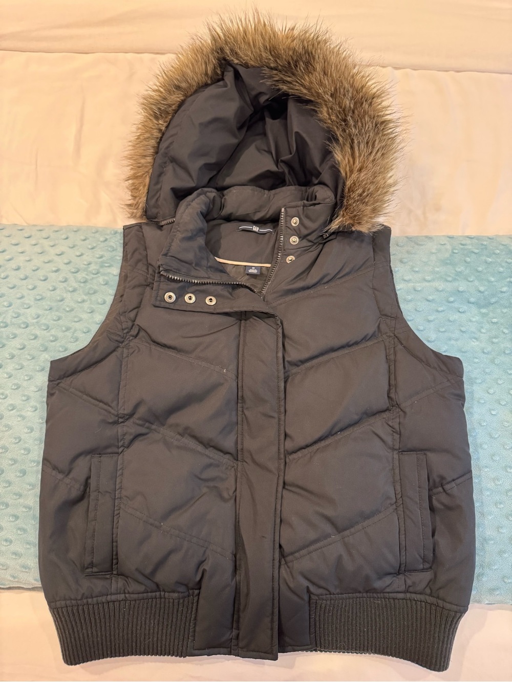 GAP Quilted Hooded Puffer Vest with Faux Fur Trim - Gray